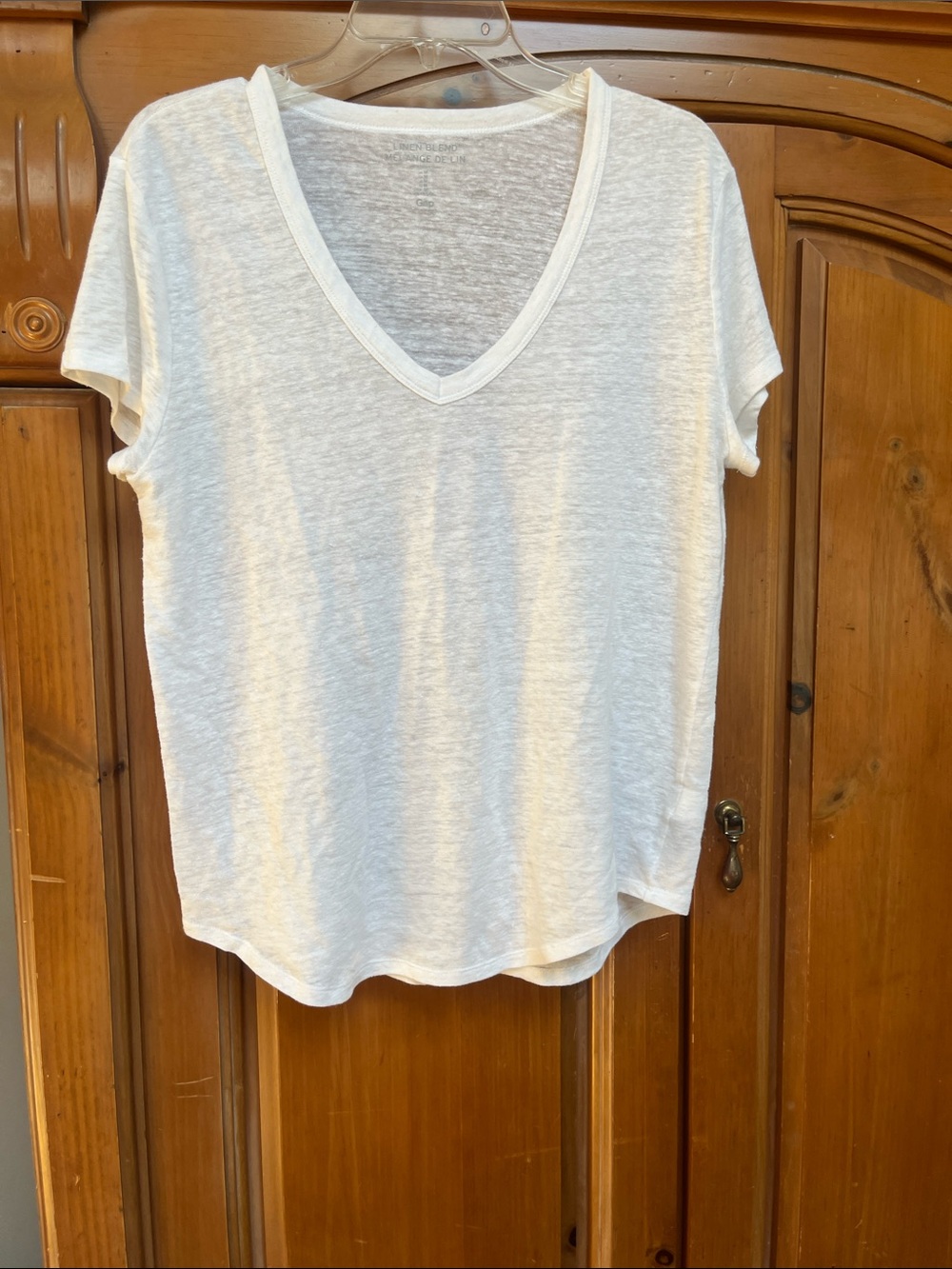 GAP Women's White V-Neck Short Sleeve Tee